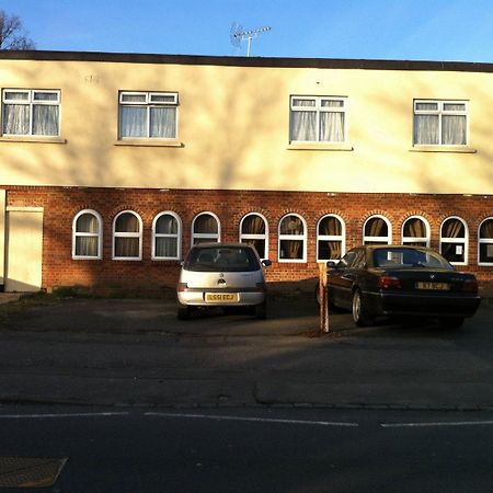 Hillingdon Lodge Экстерьер фото